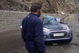 Driver Killed After Hit by Shooting Stone: پہاڑی سے پتھر گر آنے کے نتیجے میں ڈرائیور کی موت