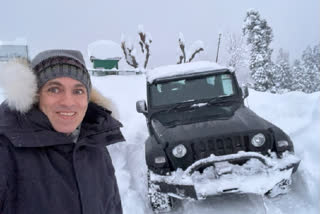 former Chief Minister Omar Abdullah tweet  omar abdullah tweet on Mahindra thar  Anand mahindra retweet to omar abdullah  Mahindra thar in Gulmarg  Gulmarg snow  ಮಾಜಿ ಸಿಎಂ ಒಮರ್​ ಅಬ್ದುಲ್ಲಾ ಟ್ವೀಟ್​ ಮಹೀಂದ್ರ ಕಾರ್​ ಬಗ್ಗೆ ಒಮರ್​ ಅಬ್ದುಲ್ಲಾ ಟ್ವೀಟ್​ ಒಮರ್​ ಅಬ್ದುಲ್​ಗೆ ಆನಂದ ಮಹೀಂದ್ರ ರೀಟ್ವೀಟ್​ ಗುಲ್ಮಾರ್ಗ್​ನಲ್ಲಿ ಮಹೀಂದ್ರ ಥಾರ್​ ಗುಲ್ಮಾರ್ಗ್​ ಹಿಮ