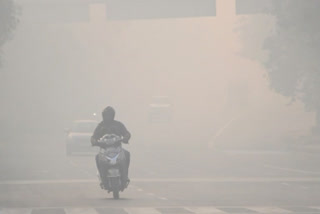 Foggy Thursday morning in Delhi