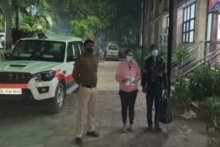 महिला ने दिल्ली पुलिस का किया धन्यवाद