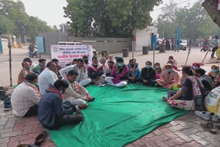 Congress Protest at Bhuj Hospital : જી કે જનરલમાં ગરીબ દર્દીઓ લૂંટાતા હોવાની રાવ સાથે કોંગ્રેસે કર્યાં ધરણા