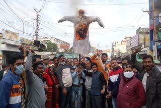 बीजेपी कार्यकर्ताओं ने जलाया चन्नी का पुतले
