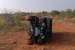 wild Elephant crushed forest officers jeep in  chamarajanagar