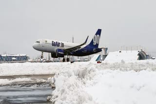 flights at Srinagar Airport delayed due to snowfall in jammu and kashmir