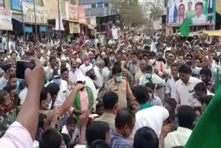 Farmers Agitation for irrigation water at velugodu