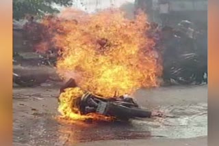 fire in moving bike in kota