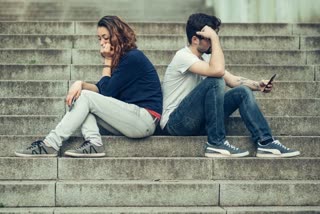 is your relationship getting toxic, relationship tips, how to have a healthy relationship, why do relationships get toxic, what is a toxic relationship, कही आपका रिश्ता टॉक्सिक तो नही हो रहा है