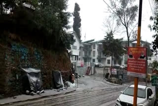 snowfall-continues-in-dhanaulti