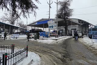 heavy-snowfall-hits-traffic-at-srinagar-airport-40-flights-cancelled