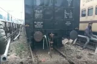 Train Derails at Ajmer Station