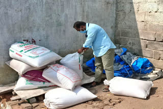 Ration rice seized  Ration rice seized in thirupattur  Ration Rice Smuggling  Ration rice seized in thirupattur while try to smuggle  ரேஷன் அரிசி கடத்தல்  கடத்துவதற்காக பதுக்கி வைத்திருந்த ரேஷன் அரிசி பறிமுதல்  வாணியம்பாடியில் ரேஷன் அரிசி பறிமுதல்  திருப்பத்தூரில் கடத்த முயன்ற ரேஷன் அரிசி பறிமுதல்