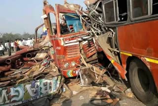 മഹാരാഷ്‌ട്രയിൽ ബസും ട്രക്കും കൂട്ടിയിടിച്ച് അപകടം  ഔംറഗബാദിൽ വാഹനാപകടം  അംബജോഗൈ-ലാത്തൂർ റോഡിൽ അപകടം  bus, truck collision in Maharashtra  BUS TRUCK ACCIDENT IN Aurangabad  Ambajogai-Latur road accident
