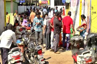 People rush to get fish in near uttara kannada