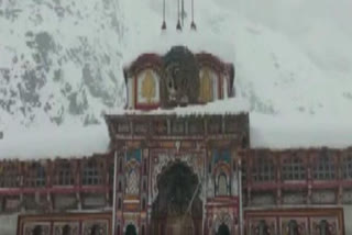 Snowfall in Badrinath Dham  Heavy snowfall in Gangotri Dham  Heavy snowfall in Badrinath  ബദ്രിനാഥ് മഞ്ഞുവീഴ്‌ച  ഗംഗോത്രി മഞ്ഞുവീഴ്‌ച