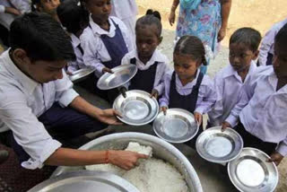 Mid Day Meal Programme  children in Jharkhand not have account there is problem in transferring amount of MDM