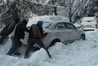 HEAVY SNOWFALL AT PAKISTAN MURREE HILL STATION