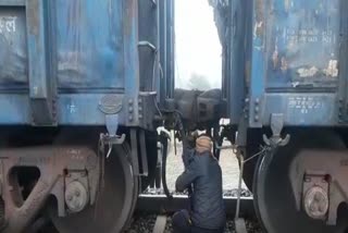 freight train coupling open