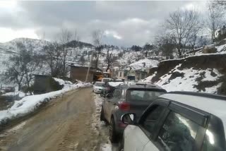 Snow Cleared in Rajouri: انتظامیہ نے سڑک سے برف ہٹایا