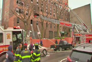 many people dead in NYC apartment fire, children including many people dead in NYC apartment fire, NYC apartment fire news, NYC apartment fire update, ನ್ಯೂಯಾರ್ಕ್​ ಅಪಾರ್ಟ್​ಮೆಂಟ್​ ಬೆಂಕಿಯಲ್ಲಿ ಹಲವಾರು ಜನ ಸಾವು, ನ್ಯೂಯಾರ್ಕ್​ ಅಪಾರ್ಟ್​ಮೆಂಟ್​ ಬೆಂಕಿಯಲ್ಲಿ ಮಕ್ಕಳು ಸೇರಿ ಹಲವಾರು ಜನ ಸಾವು, ನ್ಯೂಯಾರ್ಕ್​ ಅಪಾರ್ಟ್​ಮೆಂಟ್​ ಬೆಂಕಿ ಅವಘಡ ಸುದ್ದಿ, ನ್ಯೂಯಾರ್ಕ್​ ಅಪಾರ್ಟ್​ಮೆಂಟ್​ ಬೆಂಕಿ ಅವಘಡ ಅಪ್​ಡೇಟ್​,