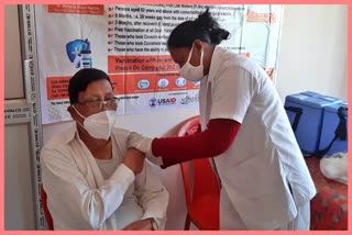 health-minister-keshab-mahanta-begun-the-process-of-3rd-covid-vaccine-dose-at-jorhat