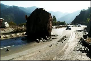 Rock fell on Kalka Shimla NH