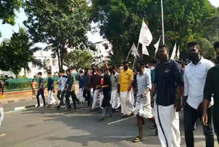 SFI Protest in Thiruvananthapuram  Idukki SFI activist murder update  SFI Strike on Tuesday  ചൊവ്വാഴ്ച എസ്.എഫ്.ഐ പഠിപ്പ് മുടക്കും  തിരുവനന്തപുരത്ത് എസ്.എഫ്.ഐ പ്രതിഷേധം  ഇടുക്കിയിൽ എസ് എഫ് ഐ പ്രവര്‍ത്തകന്‍ കുത്തേറ്റ് മരിച്ചു
