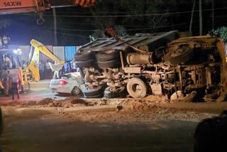 Several Injured In Road Accident near Bengaluru  Bengaluru Road Accident  ബംഗളൂരുവില്‍ വാഹനാപകടത്തില്‍ ആറ് മരണം  കുമ്പല്‍ഗുഡുവില്‍ വാഹനാപകടം