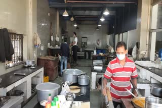 new-restrictions-in-delhi-takeaway-on-hotel-dhaba-wfh-in-private-office