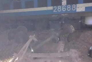 جھارکھنڈ کے لاتیہار میں ٹرین حادثہ، تین افراد ہلاک
