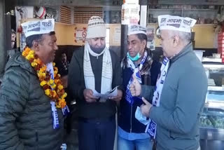 manish-sisodia-started-door-to-door-campaign-in-tehri