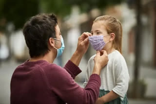 جموں وکشمیر:لوگوں میں مفت ماسک تقسیم