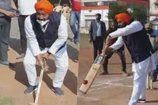 Minister Hardeep Singh Dung played cricket