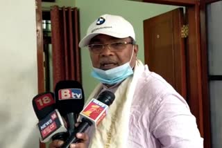 siddaramaiah leave padayatra and returned to home due to health issue