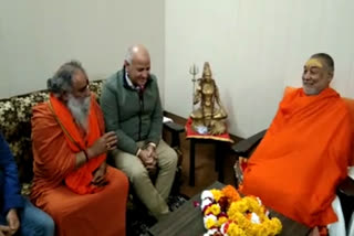 manish-sisodia-met-saints-in-haridwar