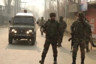 in kulgam gunfight Cop, militant killed, two civilians and three army jawans injured