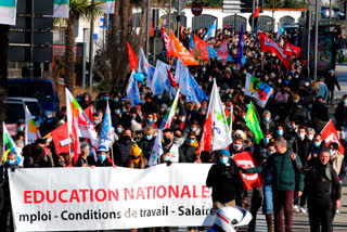 Teachers protest against handling of Covid-19 hits France