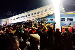 pics of Guwahati Bikaner Express Derailment at maynaguri