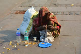 beggar woman suicide in betul for getting enough food