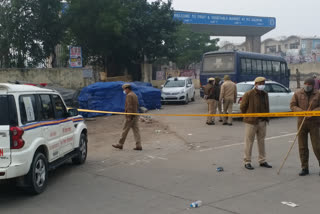 forensic-investigation-team-investigating-in-ied-in-ghazipur-flower-market-in-delhi