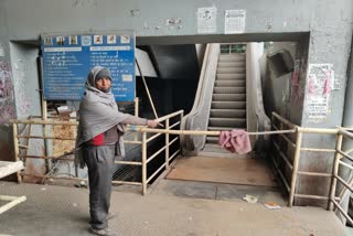 escalators-of-mukarba-chowk-flyover-deteriorated-for-years