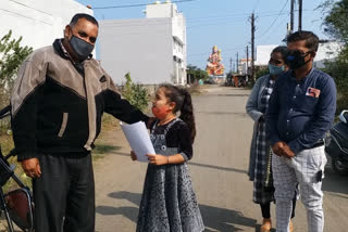 girl campaigns for vaccination