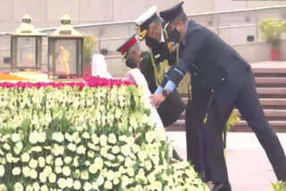 India celebrates Army day  Armed Forces chiefs pay tribute at National War Memorial  Air Force Chief Air Chief Marshal VR Chaudhari  India celebrates 74th Army Day today  Army Day 2022 Parade  സൈനിക ദിനം  ദേശീയ യുദ്ധസ്‌മാരകത്തിൽ ആദരാഞ്ജലികൾ അർപ്പിച്ച് സായുധസേന മേധാവികൾ  കരസേന ദിനം