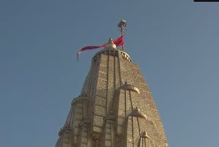 Corona cases in Gujarat :અંબાજી મંદિર બંધ કરાતા મંદિર પરીષરમાં સન્નાટો