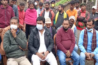 mp-vijay-hansda-met-relatives-of-late-inspector-lalji-yadav