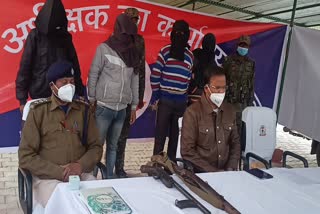 naxalites-arrested-in-gumla-with-weapons