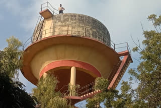 History sheeter on water tank