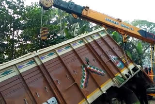2 dies in truck accident at ashok nagar