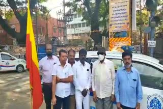 Vatal Nagaraj protests against weekend curfew