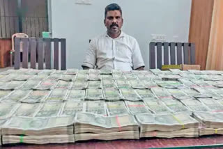 man arrested with black money in malappuram  police seized black money in kuttipuram  കുഴൽപ്പണവുമായി മലപ്പുറം സ്വദേശി അറസ്റ്റിൽ  കുറ്റിപ്പുറത്ത് പൊലീസ് കള്ളപ്പണം പിടികൂടി