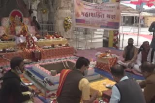 Ambaji Poshi Poonam Celebration : મહાશક્તિ યજ્ઞ યોજાયો, ભક્તોએ શક્તિદ્વારે શિશ ઝૂકાવ્યું